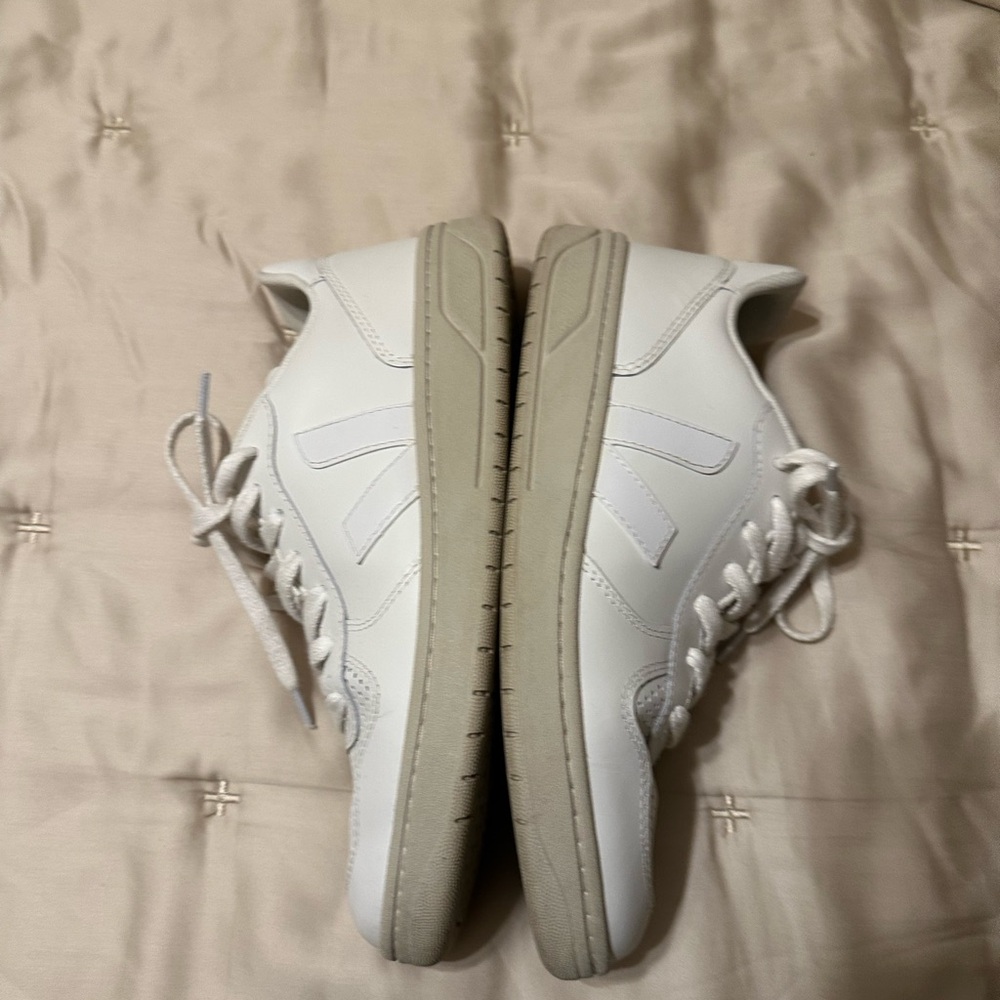 Veja V-10 Sneakers Women’s 9 Euro 40 White EUC - Picture 7 of 14